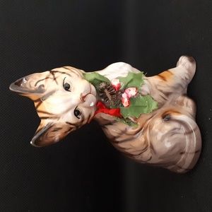 Vintage Enesco Christmas Kitty. Retro Cat/Kitten Figurine